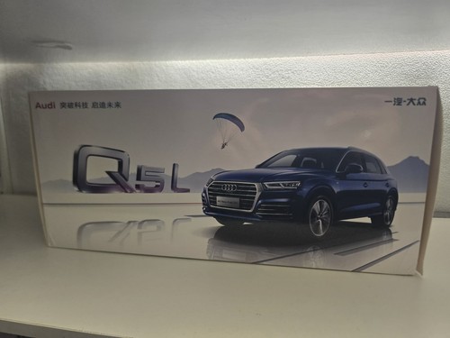 Modellino auto audi q5l - audi, 1:18