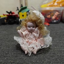 Vintage Miniature Ceramic Dolls bambola miniatura seduta ceramica, pizzo