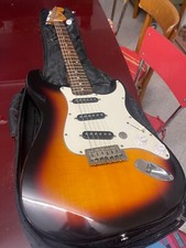 Chitarra elettrica, stile stratocaster, fatta a mano da artigiano