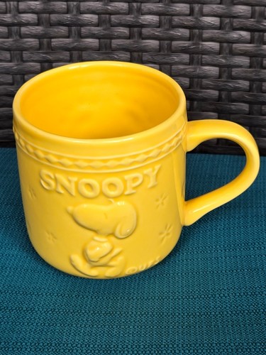Peanuts snoopy ufs yellow - snoopy,