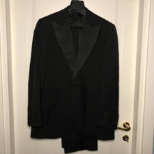lo:  Vestito completo nero