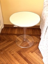 Tavolino Kartell originale modello “Tip Top” colore bianco.