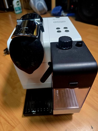 Macchina capsule delonghi - a,