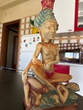 demone indù statua colorata