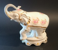 Elefante indiano in porcellana bianca smaltata rifiniture oro -  Sri Lanka
