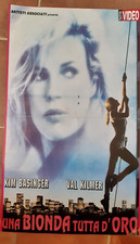 UNA BIONDA TUTTA D'ORO