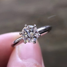 Anello da donna in platino 950