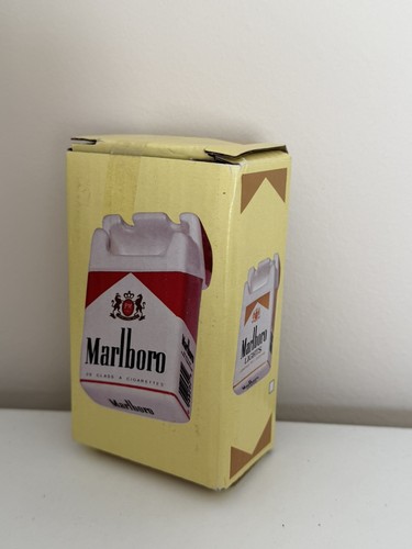 Marlboro cigarette pack - ,