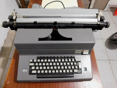 Olivetti macchina scrivere - da,