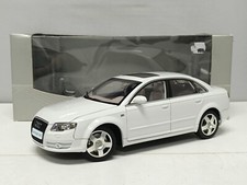 Audi A4 B7 Sedan Berlina White Bianco - Dealer Edition China Model 1:18 Usato
