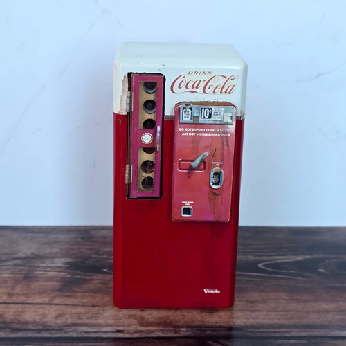 Distributore automatico - , in