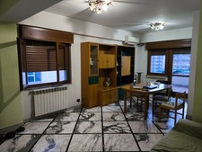 Mobili camera matrimoniale decapé + letto + soggiorno + tavolo 6 sedie in rovere