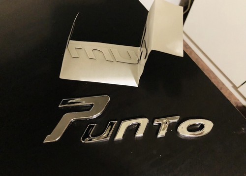 Sigla scritta punto - punto, posteriore