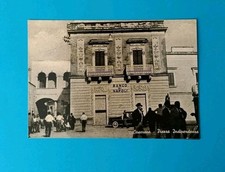 Antica cartolina Casarano - Piazza Indipendenza e Banco di Napoli non viag.