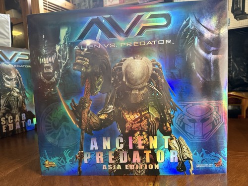 Hot toys ancient - hot, predator