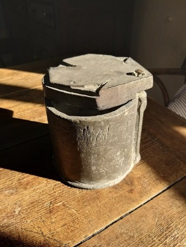 Strana antica pentola - , in