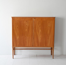 MidCentury Credenza con ante a battente, design scandinavo vintage, anni ’60