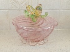 Scatola coperta con piedini