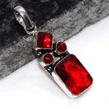 Grazioso ciondolo granato