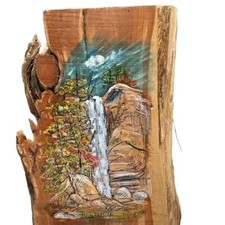 Rustico in legno intagliato a
