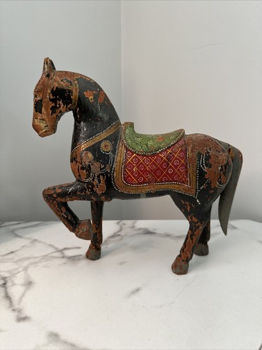 Antico cavallo intagliato