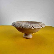 antica acquasantiera in marmo