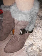 Stivaletti colore tortora con bordo pelliccia tacco color legno fiocco raso n.39