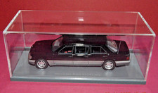 NEO = MERCEDES-BENZ E-CLASS V124 LANG E250 LIMOUSINE 1990 ECH 1/43 NEO ref 44305