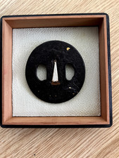 Wakizashi giapponese tsuba medio-tardo periodo Edo con rilievo/intarsio lavoro luna oche
