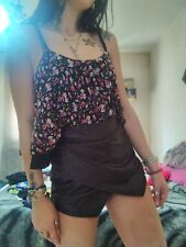 outfit lotto stock abbigliamento donna pantaloncini pelle top fiori 