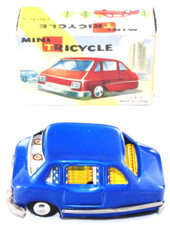 Raro triciclo a bolle d'epoca anni '60 in latta con attrito - blu fondo di ma...