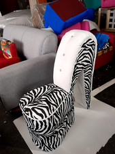 poltrona a forma di scarpa con