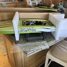 Catamarano brushless Pro Boat