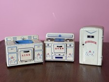 Frigorifero, lavello e forno