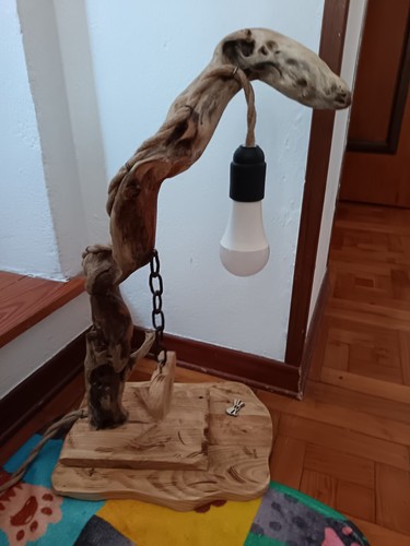 Lampada artigianale con legno