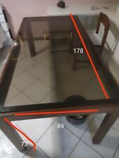 tavolo di cristallo e noce