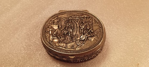Antica scatolina metallo - in,