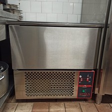 abbattitore di temperatura TECNODOM “ATTILA” 5T AT05150 (incluse 3 teglie) 