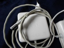 1  Apple 65 W  MAG SAFE 2.  e, piu alimentato generico Per Macbook pro