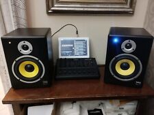 Impianto  Una Coppia Di Casse Un Mixer 