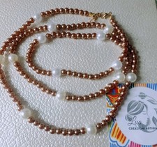 Collana lunga di perle bianche
