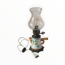 Lampada da tavolo rustica in ottone con fiori dipinti a mano su ceramica