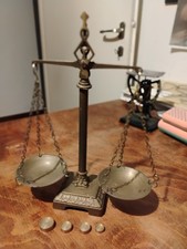 VECCHIA BILANCIA DUE PIATTI IN OTTONE CON 4 PESI