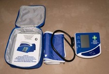 Misuratore pressione arteriosa digitale con custodia