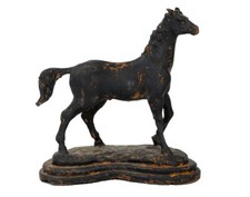 Cavallo scultura su un
