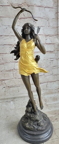 Statua donna nuda femmina
