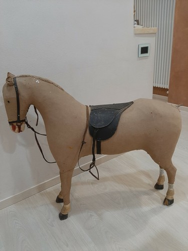 Cavallo legno impagliato - in,