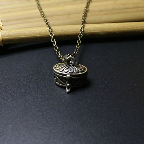 Collana con ciondolo urna