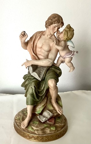 Belle statue personnage