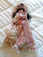 BAMBOLA PARIGINA IN PORCELLANA CON VESTITO ELEGANTE CAPPELLO OMBRELLINO  VINTAGE